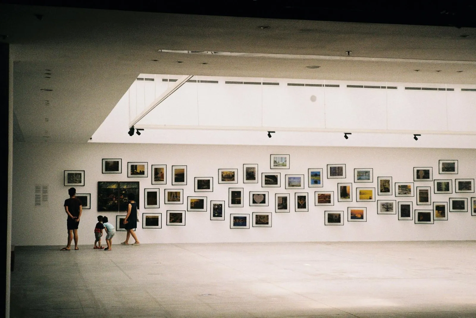 2026 勤美術館春季展《你缺藝術家嗎?先「畫」再說!》|西區免費藝術展,住台中火車站住宿車程 10 分鐘到場